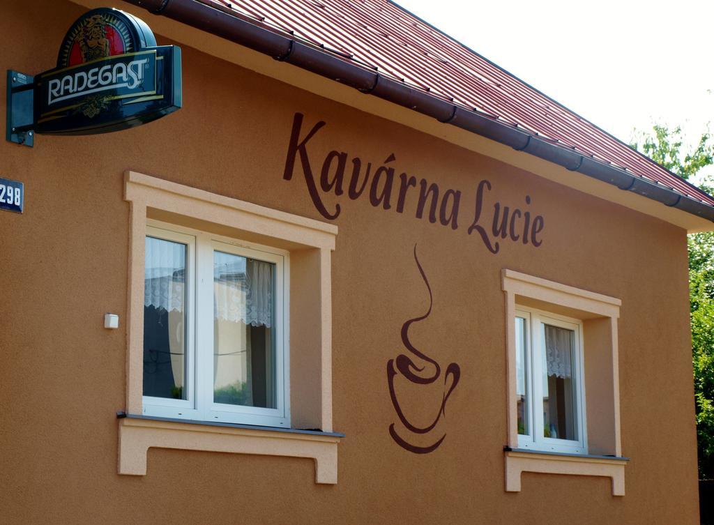 Kavarna Lucie S Ubytovanim Horní Těrlicko 외부 사진